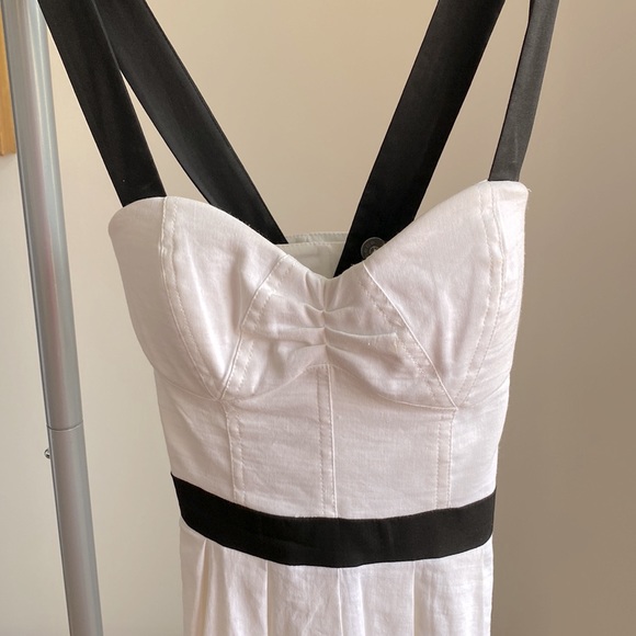 White sundress with black embellishments - Picture 3 of 4